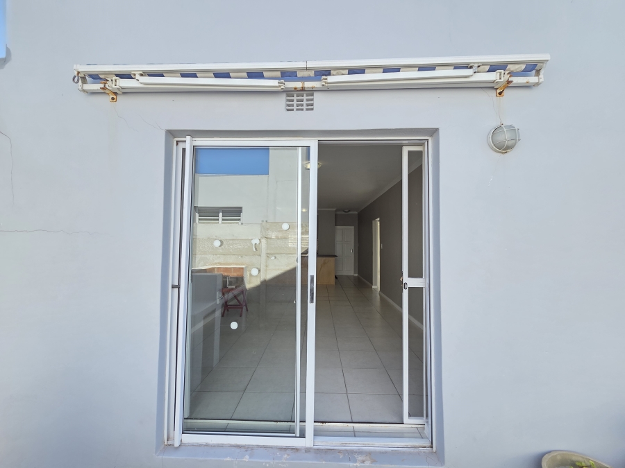To Let 2 Bedroom Property for Rent in Olifantskop Western Cape